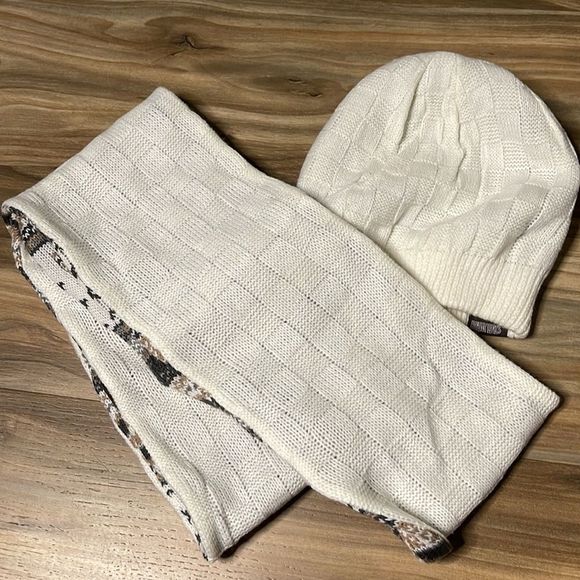 Multi Luks Reversible Scarf and Hat Set - Picture 4 of 4